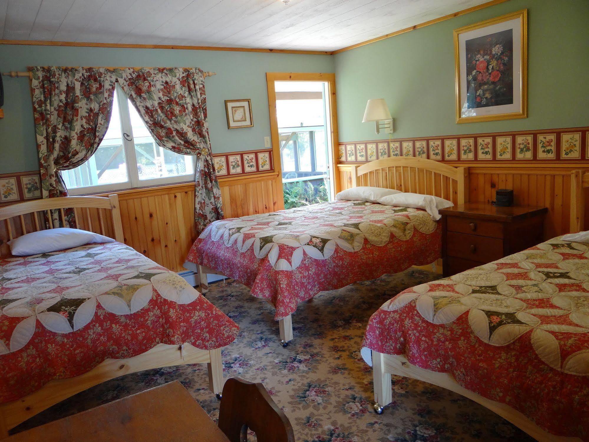 Blue Gentian Lodge At Magic Mountain Londonderry Exteriör bild