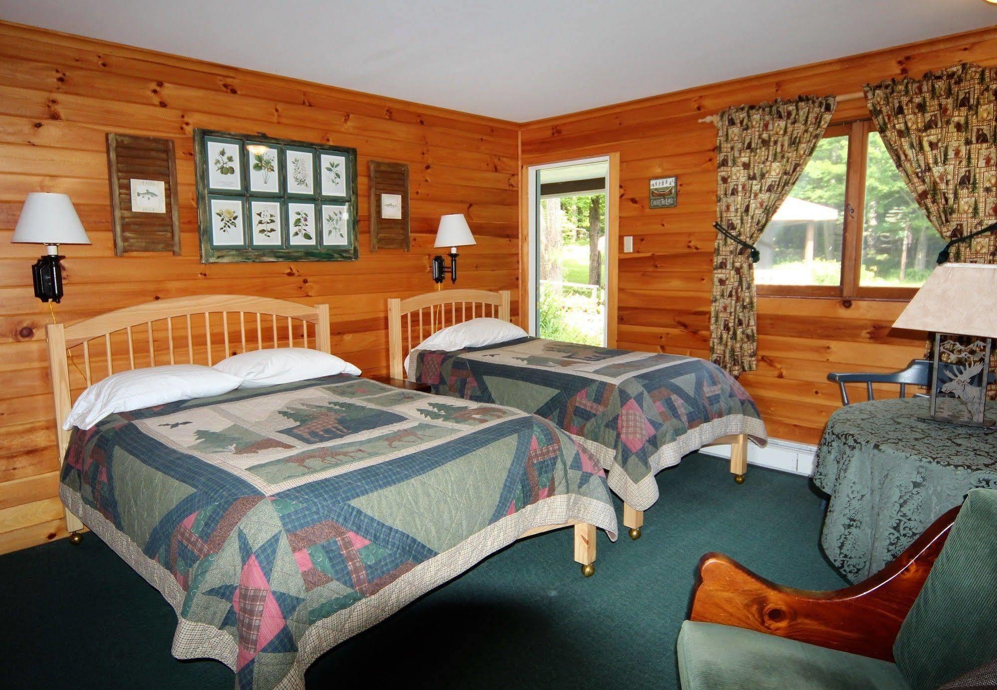 Blue Gentian Lodge At Magic Mountain Londonderry Exteriör bild