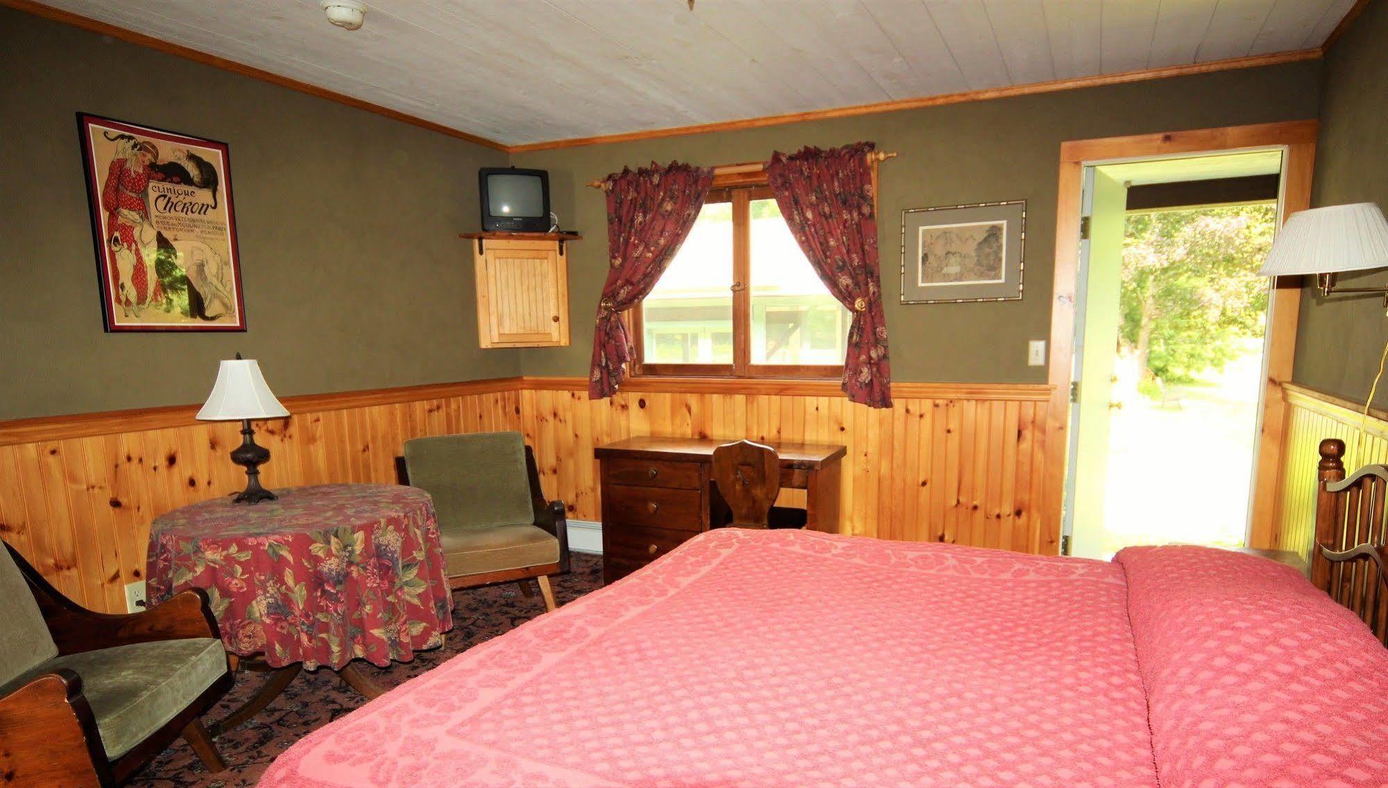 Blue Gentian Lodge At Magic Mountain Londonderry Exteriör bild